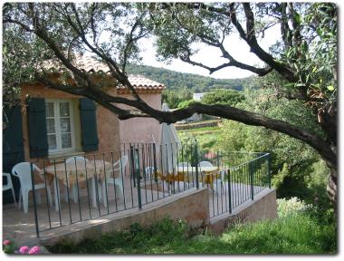 une terrasse ombragée